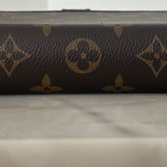 LOUIS VUITTON Brown Monogram Ring Agenda Cover Medium Gold-Tone Hardware - Picture 5 of 14
